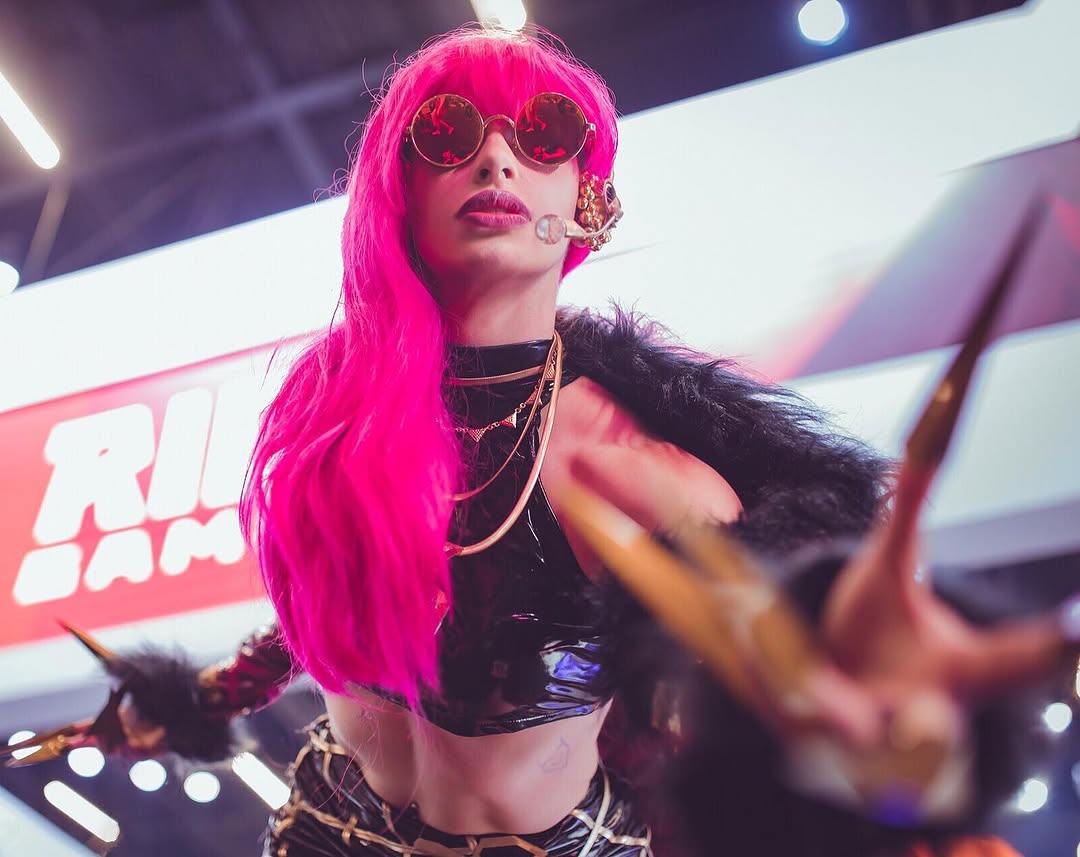 “Primeira vez em uma sessão de tortura? Relaxa eu cuido de você!”😈🖤💖
Photo by @cesargaleaofotos .
.
.
.
.
.
.
.
.
#riotnaccxp #riotgames #leagueoflegends #leagueoflegendsbrasil #leagueoflegendscosplay #fitness #fitnesscosplay #ccxp2019 #ccxp #bdsmlove #geek #cosplay #kdacosplay #Evelynn #game #cosplayer #evelynnkdacosplay #evelynnkda #nerd #riot
