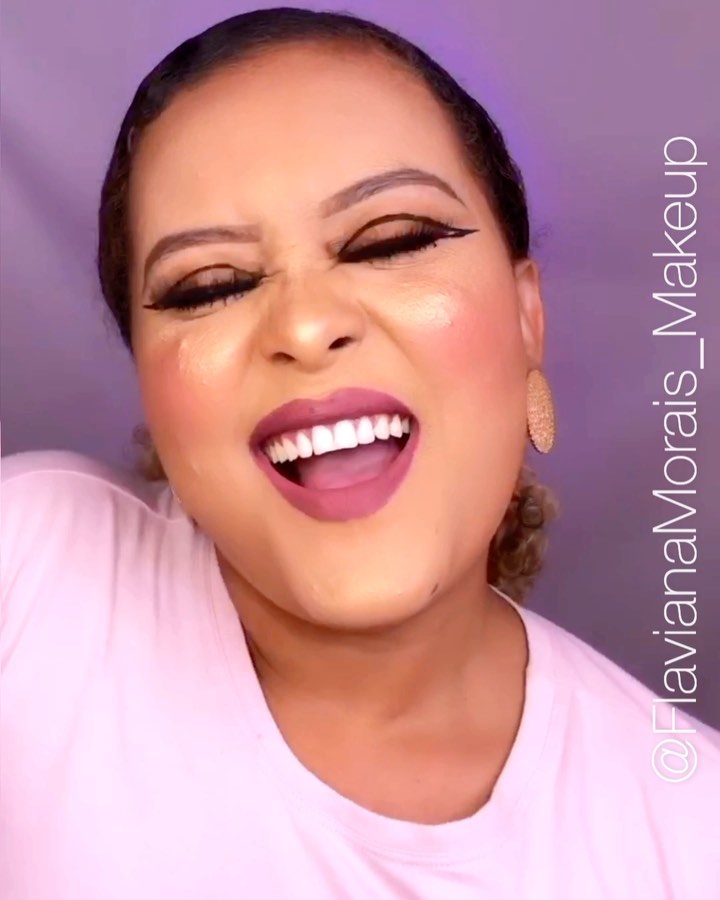 Somos 12 mil seguidores 🙆🏼‍♀️😍😭 Gratidão meu Deus !🙏🏼 Gratidão gente! Obrigada por estarem me ajudando divulgando meus vídeos 🌻  Música: fuego @anitta 
Acessórios @mirellybijouxx 
Lace @eu_bruno_henrique_ 
Batons @diamantes @alexiaevelles 
Base @biancaandradeoficial 
Sombra @colormakeoficial 
#fuegoenlasangre #fuegoanitta #fuegochallenge #100daysofmakeupchallenge #challenge #challengemakeup #challengeevoluiu #annita
#evoluiuchallenge #challenge #combatchychallenge #lipsync #challengemakeu