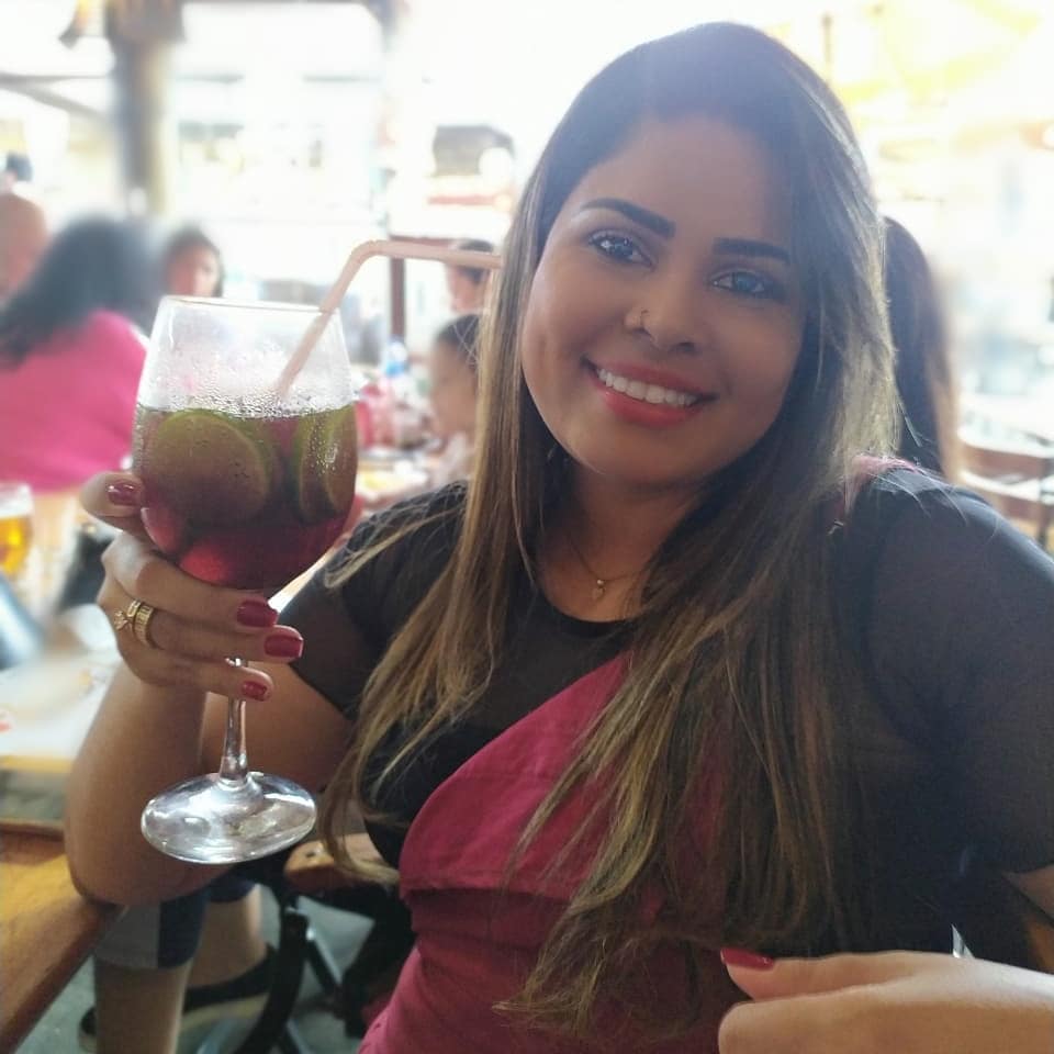 Um brinde a esse novo ano que se inicia e junto com ele muitas novas oportunidades! 🥂🥂
.
Estive sumida por uns temos né meus amores, mas voltei junto com 2020 e pretendo contribuir com muitos conteúdos pra vcs...
Estou pensando em gravar vídeos no IGTV com dicas, curiosidades, técnicas, enfim com o que mais vcs quiserem.
Me dizem o que vcs acham da ideia e o querem ver por aqui.
Cometem 👇🏼👇🏼👇🏼
.
😘😘
.
.
#luananascimentomakeup #superdicasdaluuh #deolhonaluuh
#cursoautomakeup #cursoautoma