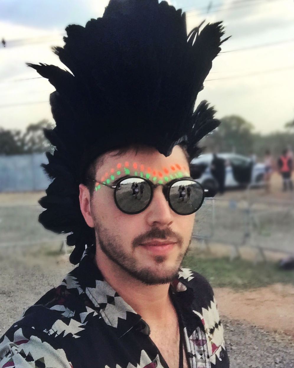 Sobre o segundo dia do @tomorrowlandbrasil e meu cocar de moicano 😜
#tomorrowland2016 #day2 #look2