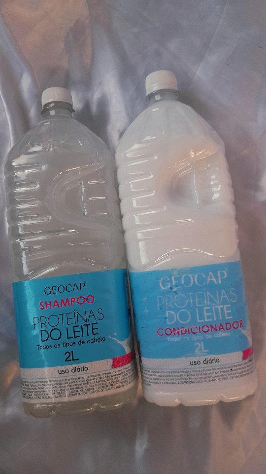 Oiee gente, seus cabelos estão desidratados e sem vida? a linha proteínas do leite da @geocap.oficial vai resolver esse problema deixando nossos cabelos macios, fortes, soltinhos, hidratados e com um brilho natural muito bonito, é a linha perfeita para você encaixar na sua etapa de hidratação. 💦😍
. 
. 
. 
. 
. 
. 
#rotinacapilar #cabelo #cronogramacapilar #autocuidado #crescimentocapilar #crescimentosaudavel #hidratação #nutrição #reconstrução #shampoo #condicionador #mascara #finalizador #per