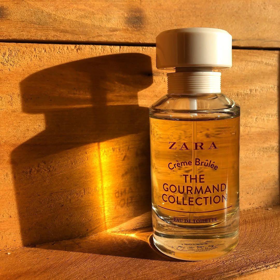 Não sou exatamente a maior fã de #perfumesgourmands, mas também não desgosto deles. No passado a ideia de me perfumar com algo que me remetesse à calda caramelizada de alguma sobremesa era uma coisa que eu abominava, mas, com o tempo, isso caiu por terra porque um dia me permiti provar #fragrâncias doces com um olhar mais atento aos propósitos dessa família olfativa. E não é que gostei, e o melhor, aprendi que o segredo é saber usá-las?
.
Um dia como esta segunda-feira gelada em São