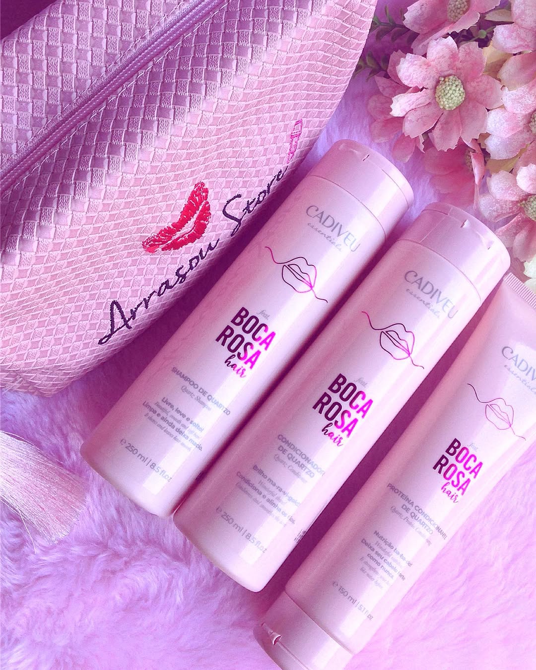 🌸FAÇA DOS SONHOS o caminho certo para suas realizações 🌸 
.
.
🌸Hello Hello Divas : 
.
.
🌸Sinta a sensação e o movimento nos seus cabelos no Kit @bocarosahair by @cadiveu que promete brilho e nutrição profunda para fios !!! 
.
.
🌸Experimentei o Kit @bocarosahair com 3 produtos e na fórmula contém : 
.
🌸QUARTZO ROSA :  Pedra da purificação e equilíbrio que com seus polímeros proporciona leveza e brilho tridimensional nos seus cabelos 💕💕💕 
.
🌸PROTEÍNA VEGETAL : Repõe a massa capilar ,rest