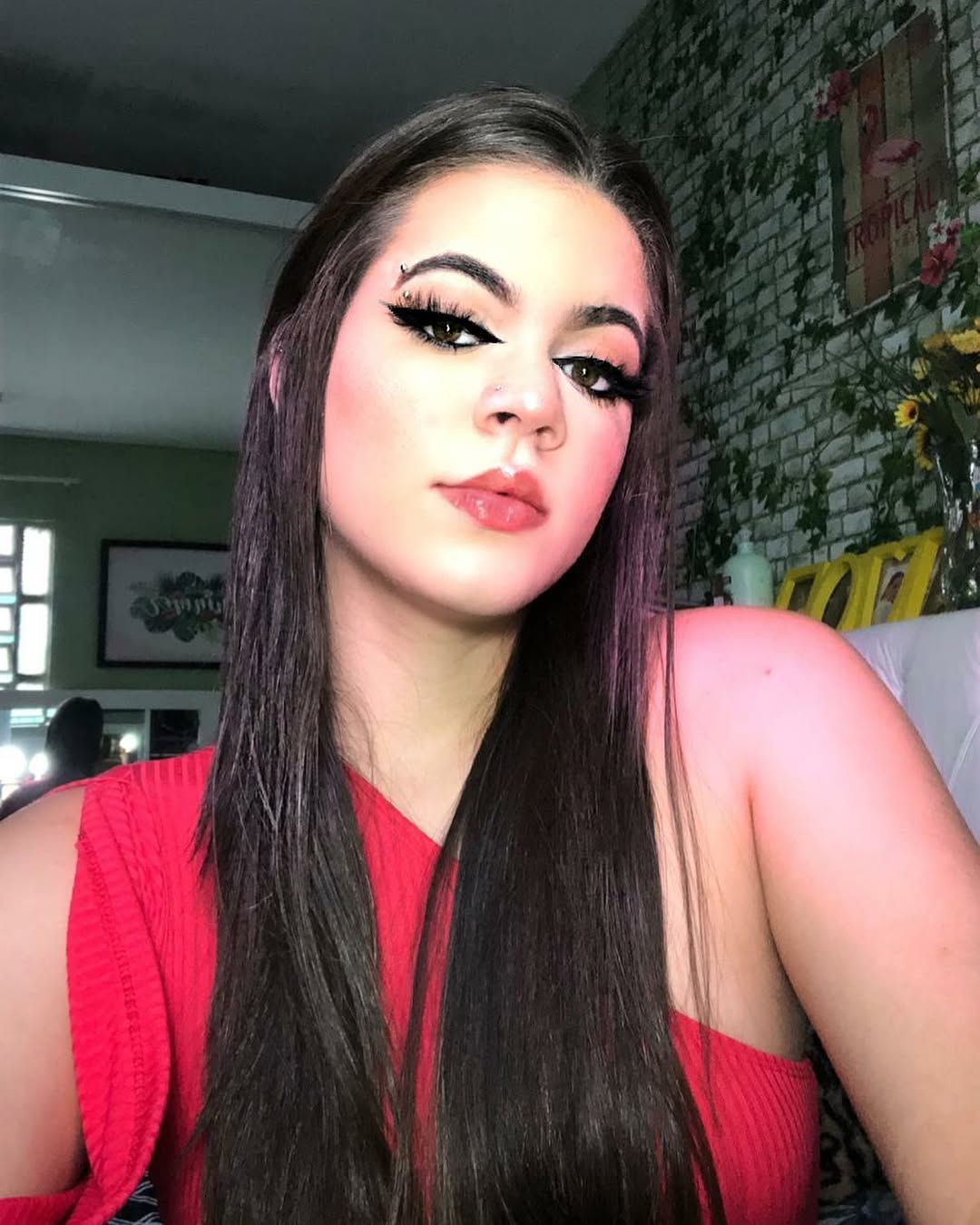 Parabéns para mim! ❤️
.
.
.
.
#maquiagemprofissional #makerecife #olhosperfeitos #makepe #modelofotografica #madame #makeelaborada #posesparafoto #selfie #vermelho #red #delineadogatinho #delineadoperfeito #foxeyes #delineadografico