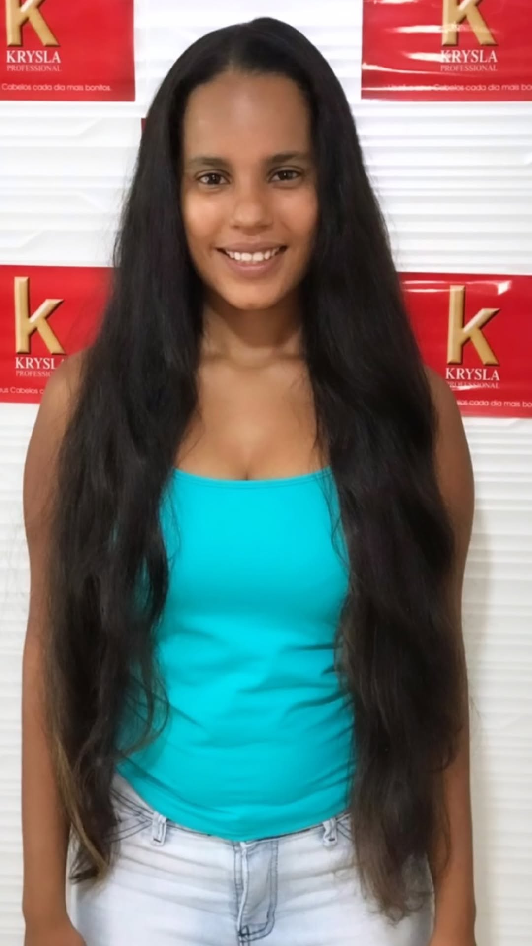 Ainda tem dúvida, de que tudo que faço é com amor!!!😍
@kryslaprofissional obrigada pelos melhores cosméticos do mundo ♥️
.
.
.
.
.
#cabelochanel #cabelo #cabelosaudavel #loirosperfeitos #loiras #loiroperolado #loiroplatinado #morenailuminada #makeup #makepelenegras #maquiagem