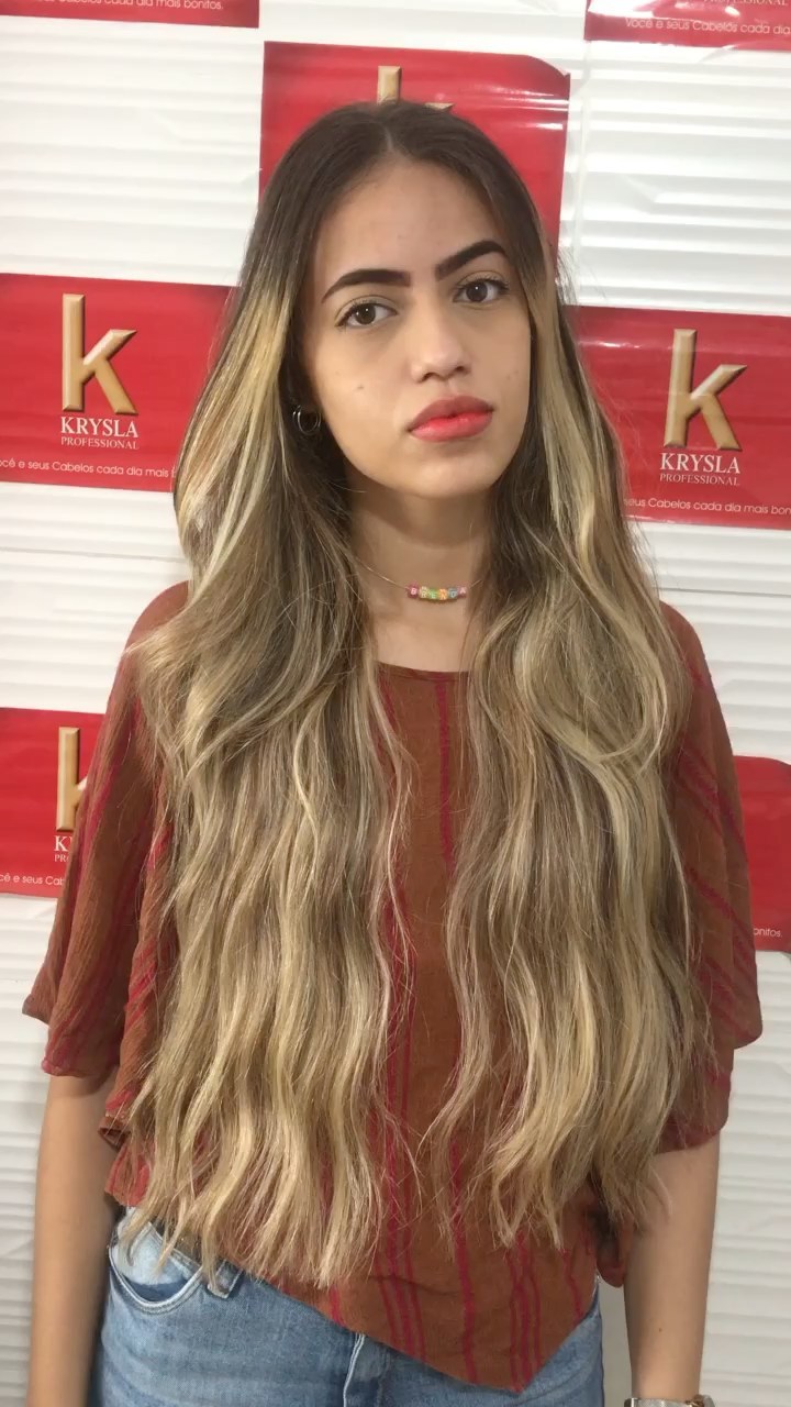 Incrível😱😱😱
.
.
.
.
.
#cabelosaudavel #loirosperfeitos #loiroperolado #loiroplatinado #ruivas #morenailuminada #podescolorante #cosmeticos #mechas #loiroperfeito #chanel #reels #challange #maquiagem #make