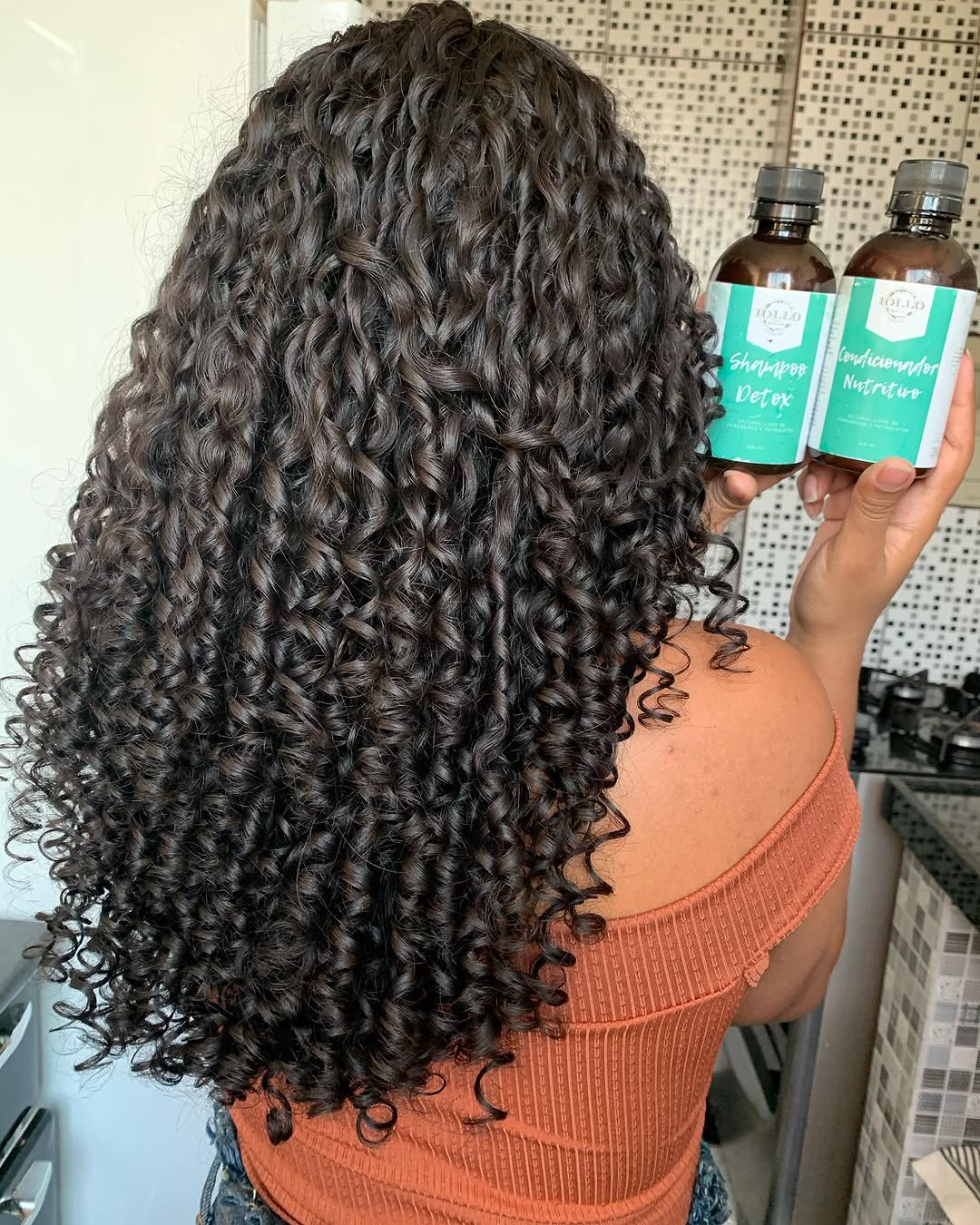 Seria um sonho lavar o cabelo ,finalizar e ter esse resultado sempre né 😍😍
Dia de relembrar 😍😍
esse cabelo já cresceu um pouquinho né migas,mas vim compartilhar mais uma vez esse resultado  maravilhoso com essa dupla de shampoo e condicionador da @iollobothanic ,que faz um bom tempo que faz parte das minhas rotinas capilares ,quem me acompanha a algum tempo sabe que é um dos meus queridinhos na hora da lavagem , o tratamento de qualquer cabelo começa pelo shampoo e condicionador e para isso 