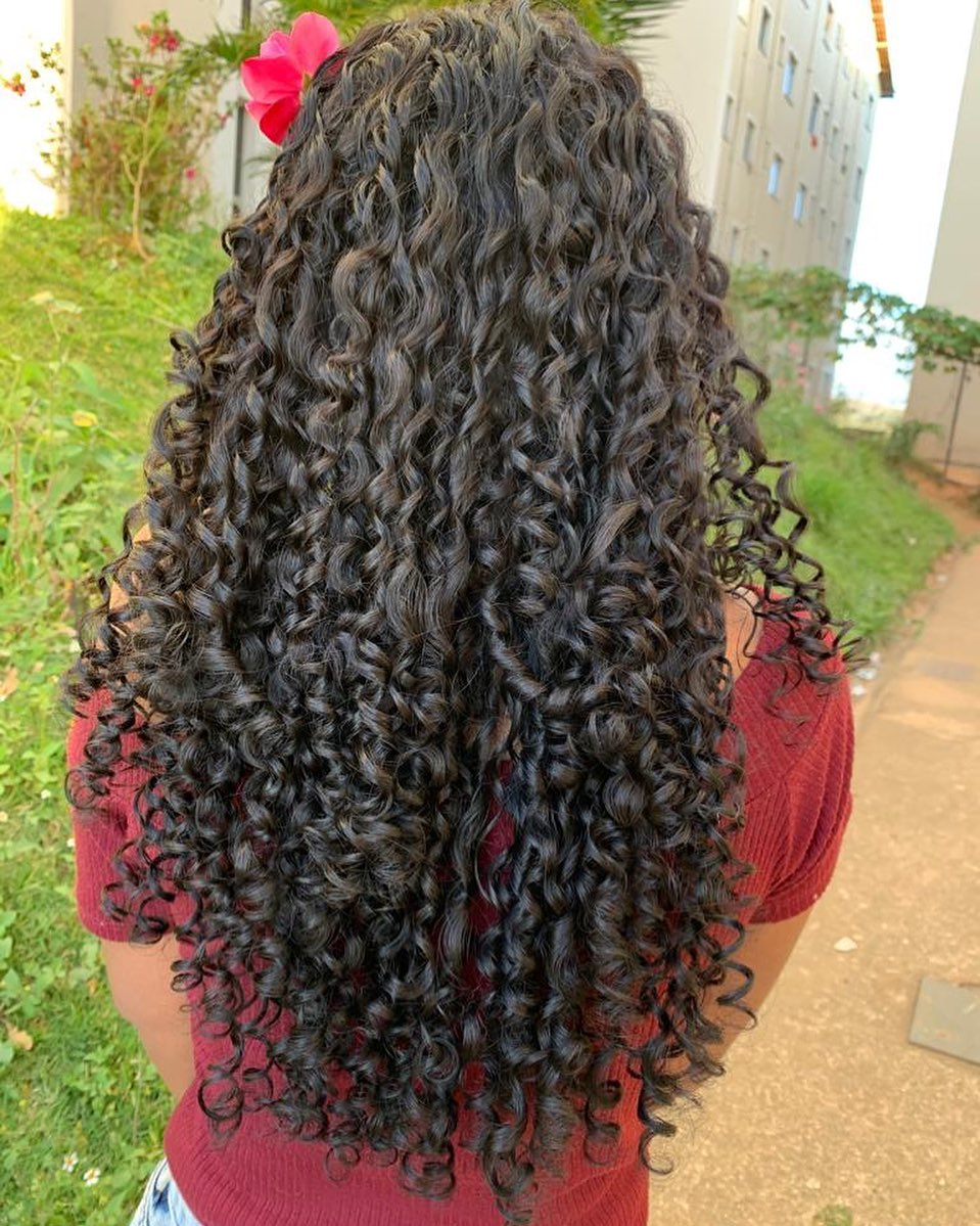 Qual a sua curvatura ? Me:💜💖
2A=💝
2B=💛
2C=❤️
3A =💜
3B=💖
3C=💙
4A=🖤
4B=💚
4C=🧡
Pra quem ama definição ,essa foto trás paz 😌💖
.
.
.
#meuscachinhos #lovecachos #curlygirl #curlyhairstyles #cachosnaturais #cacheadasdoinstagram #cachos3b #cachosinspiracao #curlyhair #explore #todecacho #skala #instagram