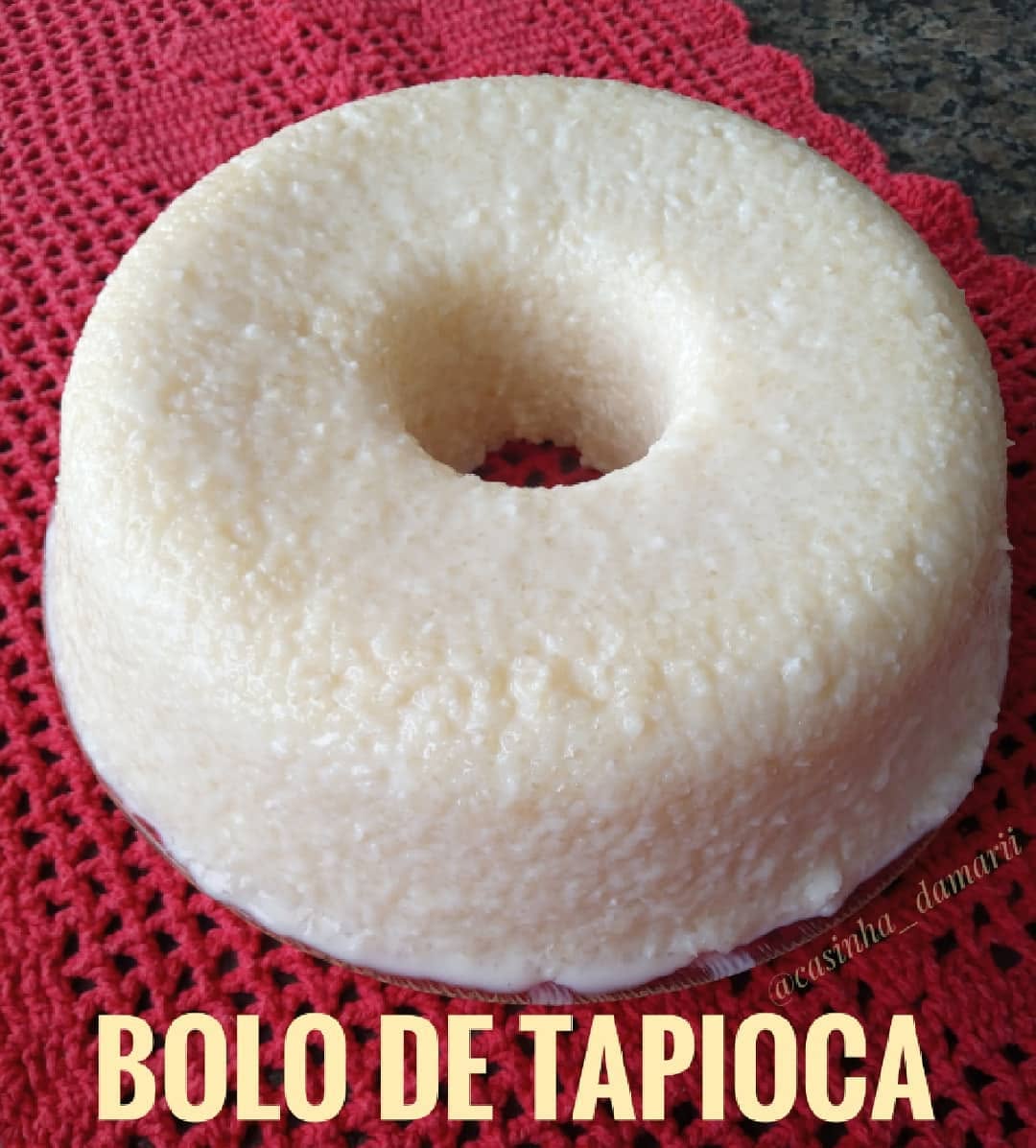 Boa tarde pessoal tudo bem com vocês? Espero que sim ☺️🥰

Hoje trouxe para vocês essa receita fácil e rápida de se fazer.

               ✨BOLO DE TAPIOCA✨ 

✨Ingredientes

🔸500g de tapioca granulada.

🔸1 xícara de açúcar.

🔸1 litro de leite quente.

🔸1 leite de coco 200 ml

🔸1 leite condensado.

🔸100g coco ralado.

✨Preparo

Mistura a tapioca com o açúcar, acrescente o leite quente e deixe descansar até que a tapioca seque quase o leite todo.

Depois acrescente o leite de coco o leite co