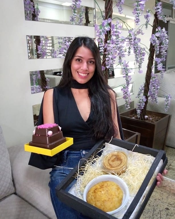 Gratidão por mais um ano de vida! ❤
Essa cesta quem fez foi a maravilhosa Marcia da @artdcoco veio com um café cremoso ☕ cestinha de mandioca bem recheada deliciosaaa! E um bolinho de chocolate do meu tamanho, mini! 🎂🤣 

Amei tudo, só tenho a agradecer! #cumpleaños