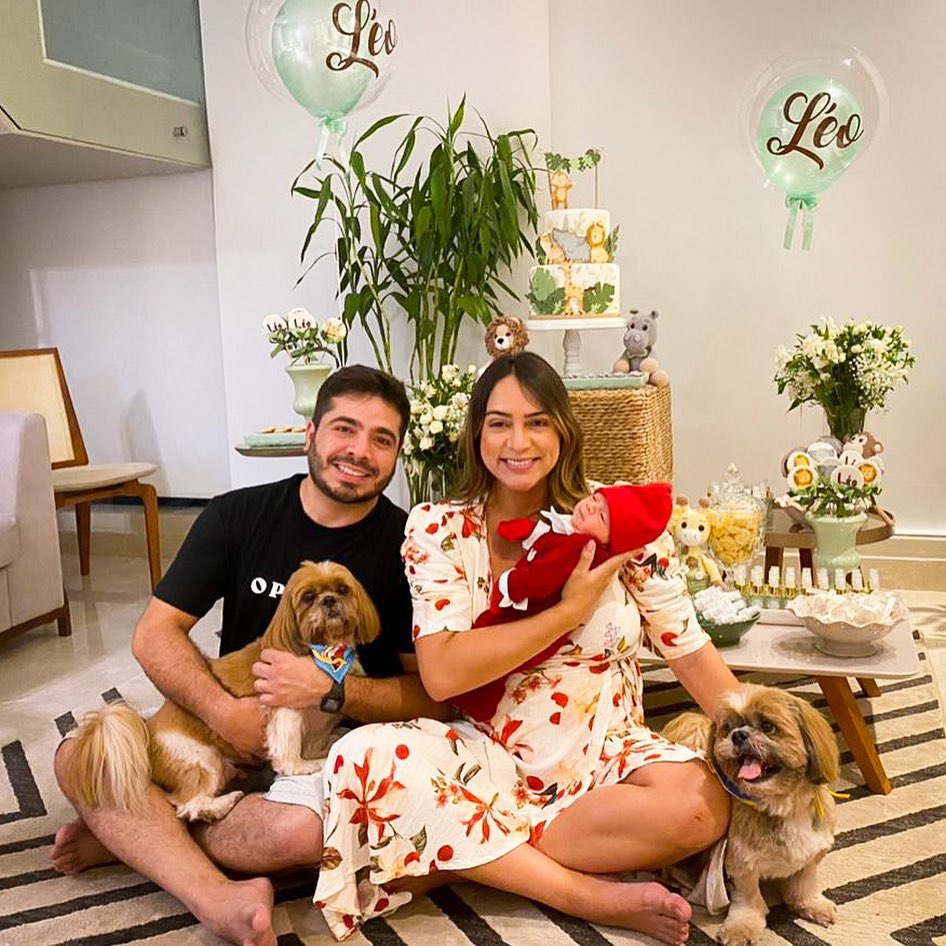 Dias intensos por aqui. Com toda certeza vivi as emoções mais fortes e os momentos mais especiais da minha vida até hoje.

O Léo é lindo, forte, saudável, esperto e dengoso. Um amor indescritível. 💙

A casa está cheia de Vida, nossos corações transbordando de Amor e Gratidão por este momento tão precioso.

Queria agradecer a todos que direta ou indiretamente mandaram boas energias, desejaram nosso bem e nossa saúde. 🙏🏼

Em especial agradecer a @claudinhafontenelle @marinabonfim e @marcleidele