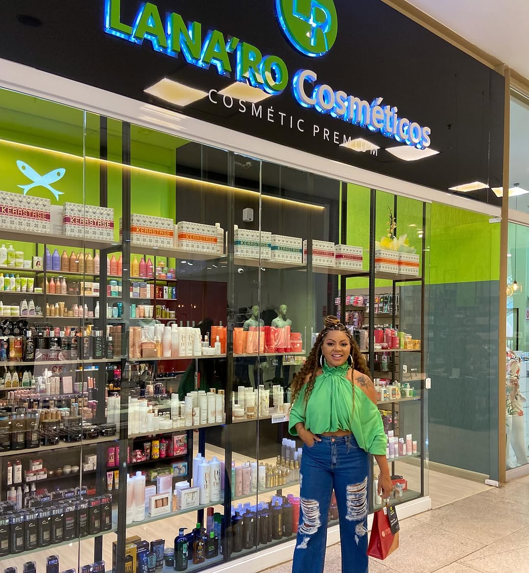 Não conhece ainda @lanarocosmeticos ?

A loja tem uma gama de produtos de cosméticos e beleza atendendo todos os públicos, localizada no @shoppingvalinhos 
e com atendimento super especial 😍

#lanarocosmeticos #beleza #maquiagem #shoppingvalinhos #valinhossp #campinassp #vinhedosp