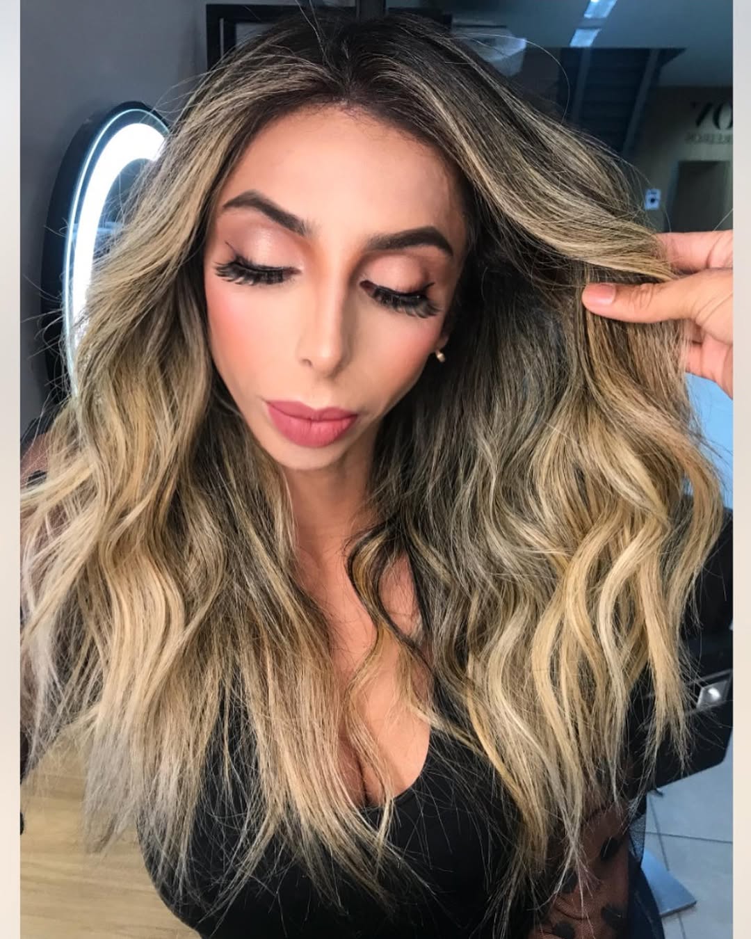 Todo dia é dia de viver. 🙏🏼👩🏼
Produção @loovcabeleireiros 
Cabelo @douglaspassoscabelo e @leticialisboapedroso 
Maquiagem @eu_wanderson.rds  #loira #loirailuminada #loirosperfeitos #verao2022 #loiradiva #transloira #maquiagemprofissional #profissionais #loov #salaodebeleza #gratidão #parceria #autoestima #cabelosaudavel #loirosperfeitos #belezatrans #missgv2010 #hostess #loiraplatinada #coloracao #tratamentocapilar #2021 #anonovo #renovação #cabeleleiros #brasil