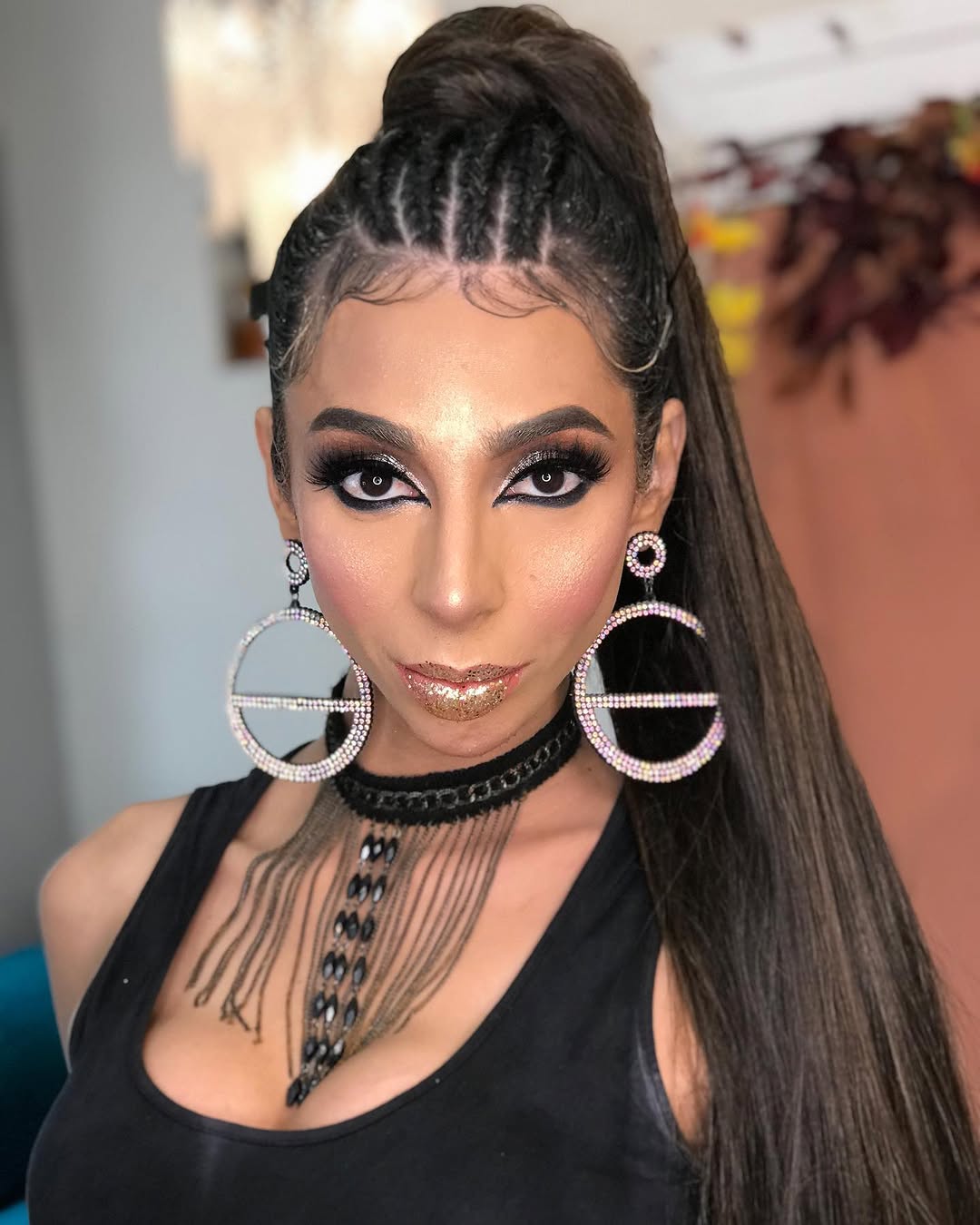 Às vezes as coisas demoram, mas acontecem. O importante é esperar e não perder a fé. #hostess #putabaile #eventos #lgbt #makeup #tranças #penteados #funk #eletrônicos #trans #gratidao #mg #valadares #minasgerais  #obrigadadeus PRODUÇÃO HOSTESS @putabaile MAQUIAGEM @samuelfernandesmakeup PENTEADO @afrodite.hair_  APLIQUE RABO DE CAVALO @tudoparamegahair BOTA @victorvicenzza