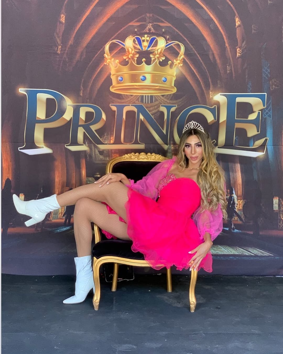 HOSTESS FESTA PRINCE 👸🏼🤴🏽 gratidão pela oportunidade @professorsergiomg @gemarisson #gratidao #princesa #rei #rainha #eventos #produção #belohorizonte  #trans #festalgbt #lgbt #2021 #vibe #