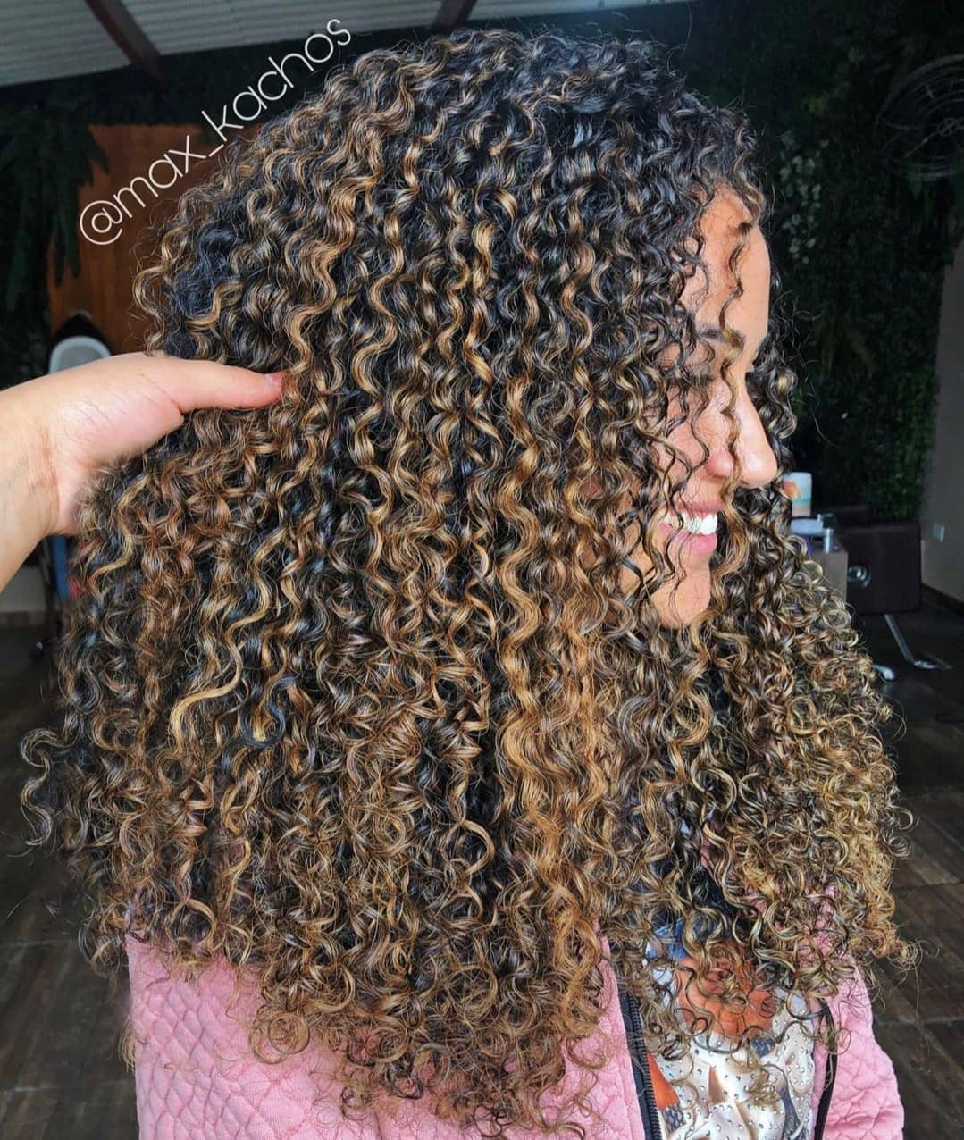 Morena iluminada linda😍
Cabelo maravilhoso 💞
.
.
.
.
#cachosbra
#cachos
#cachosiluminados
#cachoscurtos
#cacho
#definiçãodecachos
#meuscachos

Por  @max_kachos