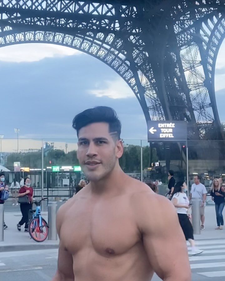 Segundo dia de Paris. Eu amo essa cidade. 💕❤️❤️❤️🇫🇷