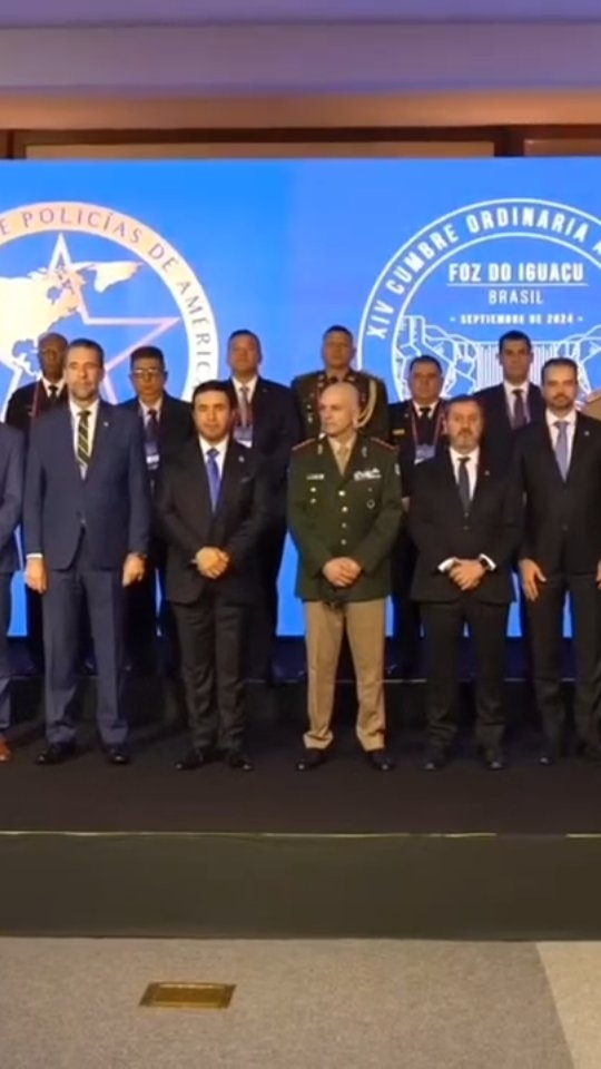POLÍCIA FEDERAL na décima quarta (14ª) Cúpula Ordinária da AMERIPOL. 🇧🇷

• Diretor-Geral da Polícia Federal e Secretário-Executivo da Ameripol, Delegado de Polícia Federal, Doutor Andrei Augusto Passos Rodrigues. 

• Secretário-Geral da INTERPOL, Delegado de Polícia Federal, Doutor Valdecy Urquiza.

‪‪@policiafederal @interpol_hq @ameripolorg

Atuação em todo o planeta - 196 países membros 🌎🌐🤝