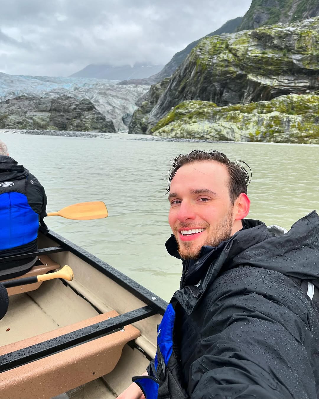 Mais um pouco desse passeio tão especial com cenário de filme que fizemos ate o glaciar! #alaska #juneaualaska