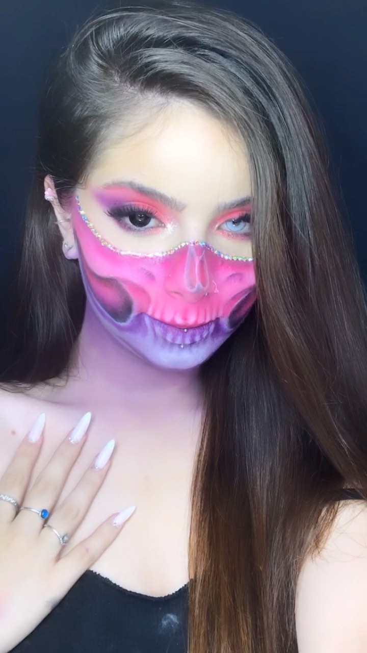 +1 make simplesinha do jeito q a gente gosta 🤙🏻💕 não se esqueçam de curtir, comentar e compartilhar por favorrrrr ❤️
-
maquiagem inspirada na @illumin_arty 🤍
-
#skullmakeup #reelsmakeup #maquiagembrasil #pausaparafeminices #tutorialdemaquiagem