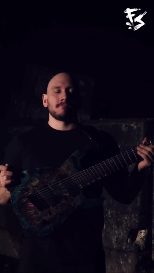 🎸🔥😂 "But a G# drop riff is too low and heavy already" NO!!! there's always a way for something heavier... BreakDown in E an octave lower.

#guitar #guitarriff #guitarporn #guitarplayer #guitarsolo #metalmusic #djent #metalcore #riffwars #lickwars #neuraldsp #metalbr #guitarlicks #guitarlick #instaplayer #7strings #8strings #heavymetal #shredguitar #legatorguitars #fishmanpickups #guitarcover #guitarra #guitarrista #guitarlife #guitarists #guitarplayer