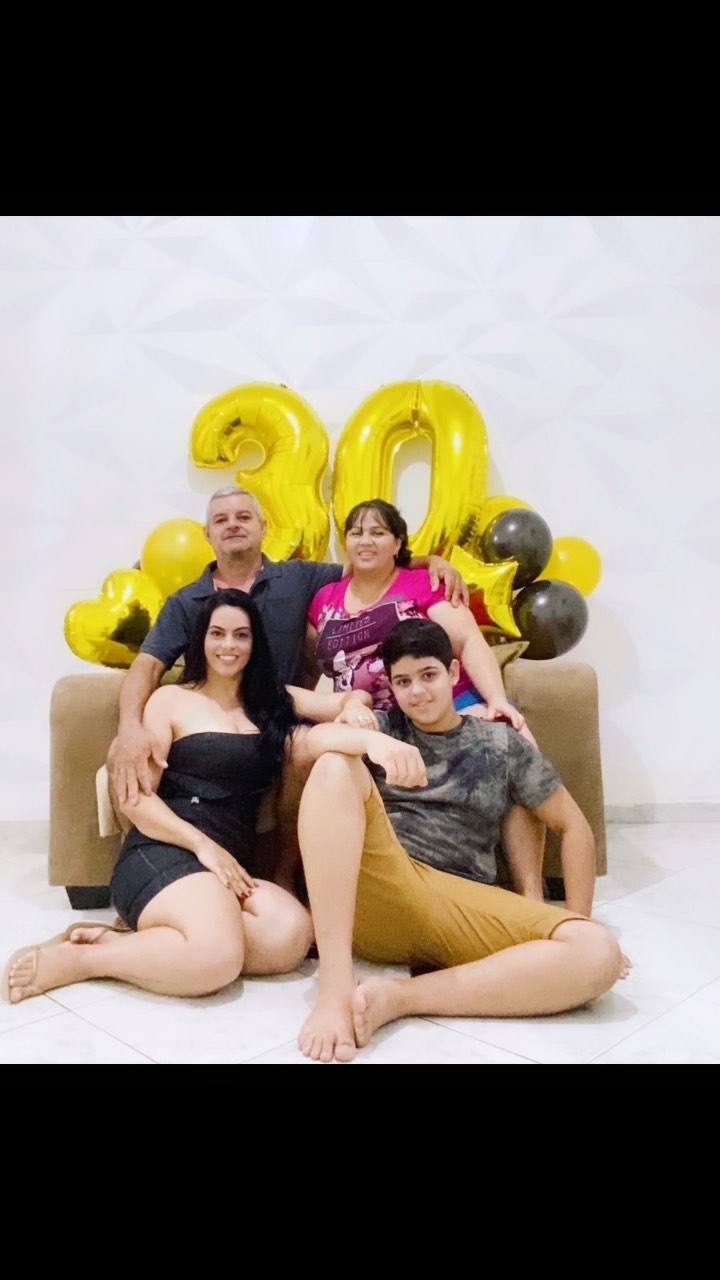 Momentos como este me fazem lembrar de agradecer por ter cada um de vocês na minha vida.

@kauannunes189 
@gina.nunes.587 
@givaldo9272 
@colombiano.barber 

#familia #amordefamilia #minhabase😍 #myfamily #reelsfamilia #reelsremix