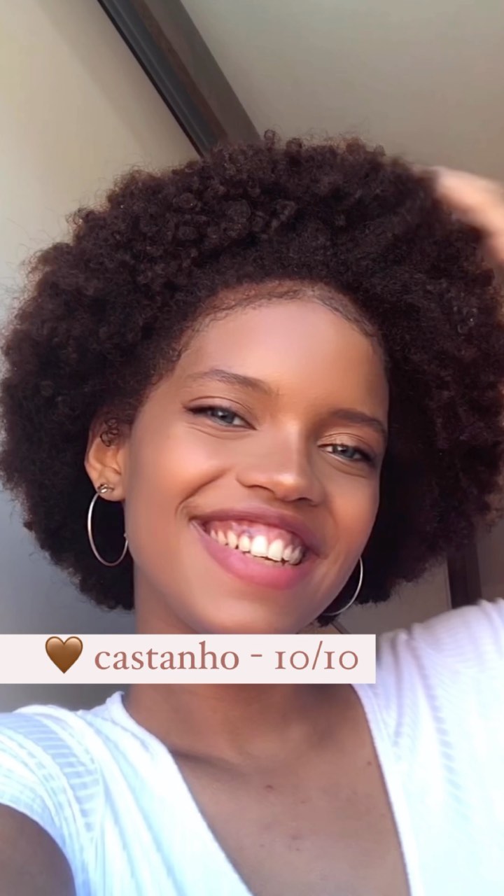 Qual cor combina mais?
💗🖤🤍🤎💜

- Achei linda a cor castanha, talvez quem sabe um dia, eu faça um morena iluminada, algumas mechas castanhas…🤔🤭

• Nome do filtro: HAIR STYLE 

• Me acompanhe no meu pós BC @beatrizferrnanda ✨

#hairtrends #cabelocolorido #mudançadevisual #cabelopósbc #pósbigchop #liberdadecrespa #jubaassumida #crespacomorgulho #coresdecabelo #cachosnaturais #cabelocrespocurto #cabelonatural