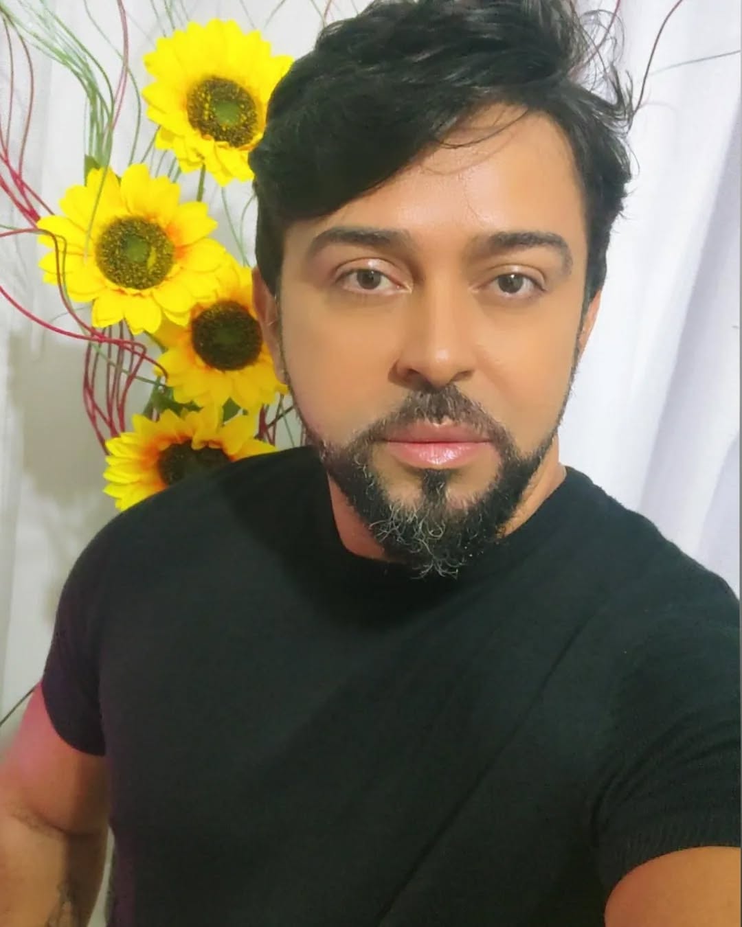Faça suas escolhas para depois não culpar o outro por seu erro 🙏🌻

#eyes 
#expression 
#contrast 
#gaypride 
#beyou 
#feshion 
#exposure 
#loveyourself 
#hoscos 
#hairyhunk 
#beardman 
#ursos 
#gay
#pride🌈