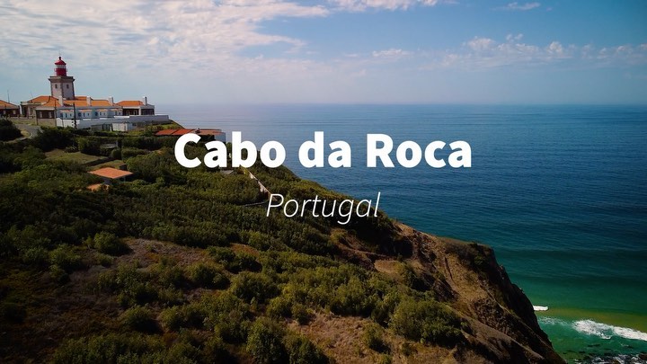 Wowww, wir haben ein weiteres Ziel erreicht und der Ausblick ist umwerfend!
Cabo da Roca ist der westlichste Punkt des portugiesischen Festlandes und Kontinentaleuropas. An einem schönen sonnigen Tag hielten wir unseren Van an und genossen diese Aussicht. Ein Drohnenflug und eine gemeinsame Erinnerung teilen wir heute mit Euch.

Als Tip für euch; 
Cabo da Roca ist auch bei Sonnenuntergang mit einem Glas Portwein wunderschön anzusehen 🍷🍇

Unser nächster Stop ist Lissabon 🤩

#travel #naturephot