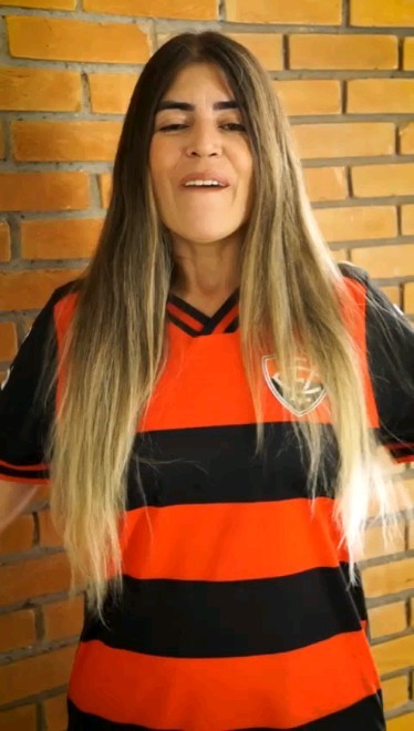 Oiê, galera! Estou com uma surpresa enorme para vocês! Em parceria com o @ecvitoria e o Fatal Model, estou *sorteando* uma camisa *oficial* do Vitória, que foi usada pelo Léo Gamalho, no jogo entre Vitória e Ceará, no Dia das Mulheres (08/03).

Para participar, você deve:

1️⃣ Seguir @bsurfistinhaoficial e @fatal.model.br 
2️⃣ Comentar nesse post *eu quero!*

Dia 12/04, ás 16h, postaremos o vencedor!

Boa sorte! 🌸