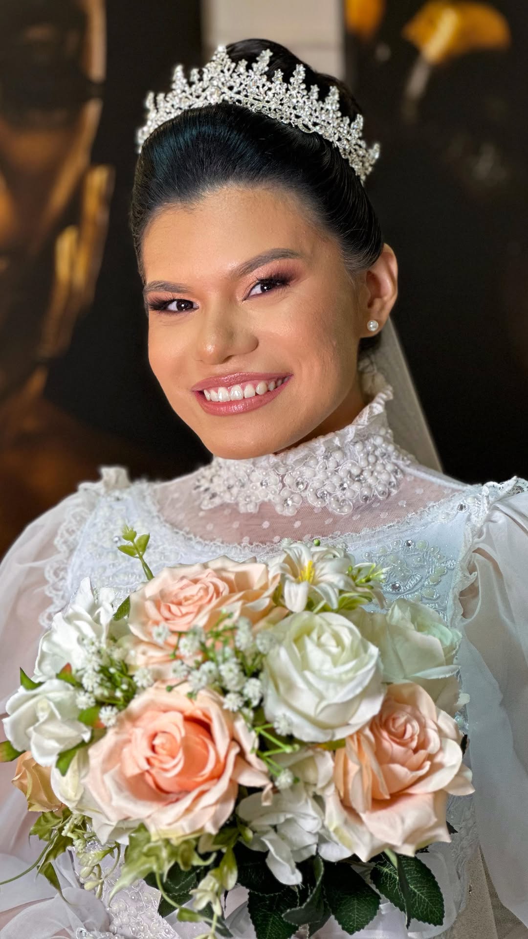Uma noiva muito especial, cheia de luz e que irradia paz e amor!

@elisclr muito obrigada por nos ter confiado sua produção de Beleza nesse dia tão especial. Desejamos que Deus abençoe ainda mais sua união. Felicidades!✨✨
