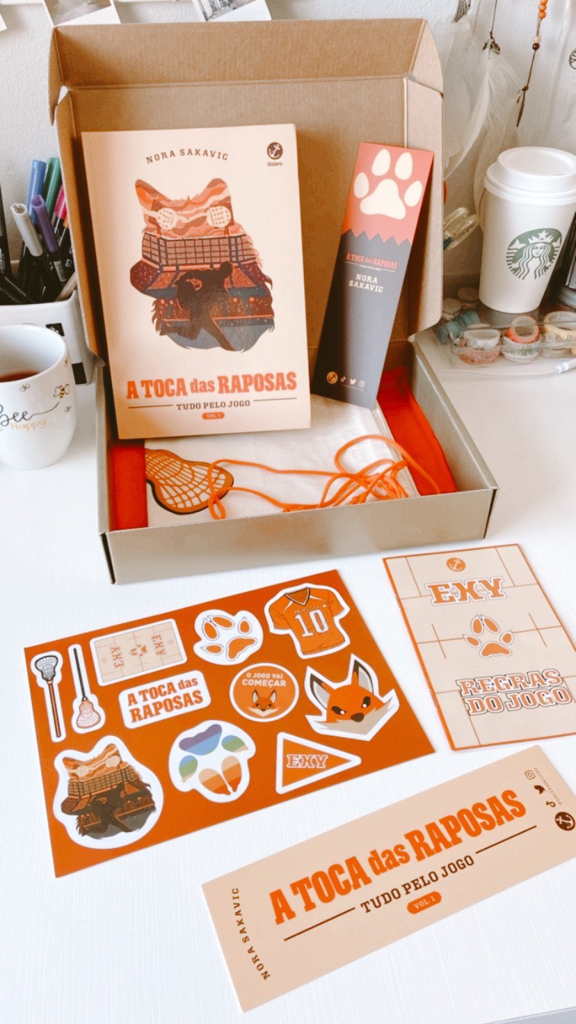 Unboxing Galera Record 📮
⠀
Oi gente, tudo bem? Quem acompanha os stories viu que chegou por aqui uma caixinha imensa da Record. Nem preciso dizer o quanto estava ansiosa para mostrar tudinho pra vocês.
⠀
Recebi um dos livros mais aguardados dos últimos tempos “A toca das raposas”. O que dizer dessa edição? Está lindíssima. Contando os dias para iniciar a leitura. A Graphic Novel de “After”. Quem assistiu os filmes lançados pelo Prime Vídeo? Todos estão disponíveis! “A escolha perfeita”, de Tia 
