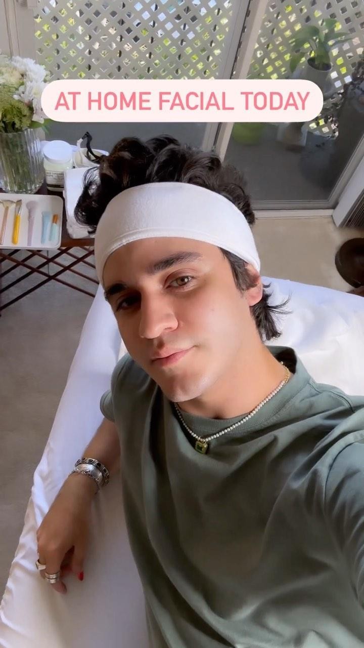 At home #facial with one of my favorite clients @jasperegan !!! So much fun always… #skincare #glow #makeupartist