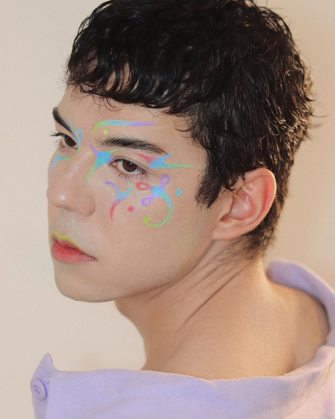 either way, you're good
.
produtos:
@claropsyche psyche's box palette
@claropsyche real fantasy palette
@kaleidosmakeup club nebula palette
@clio_official kill cover concealer
@clio_official kill lash superproof mascara
@dailus gel incolor para sobrancelhas