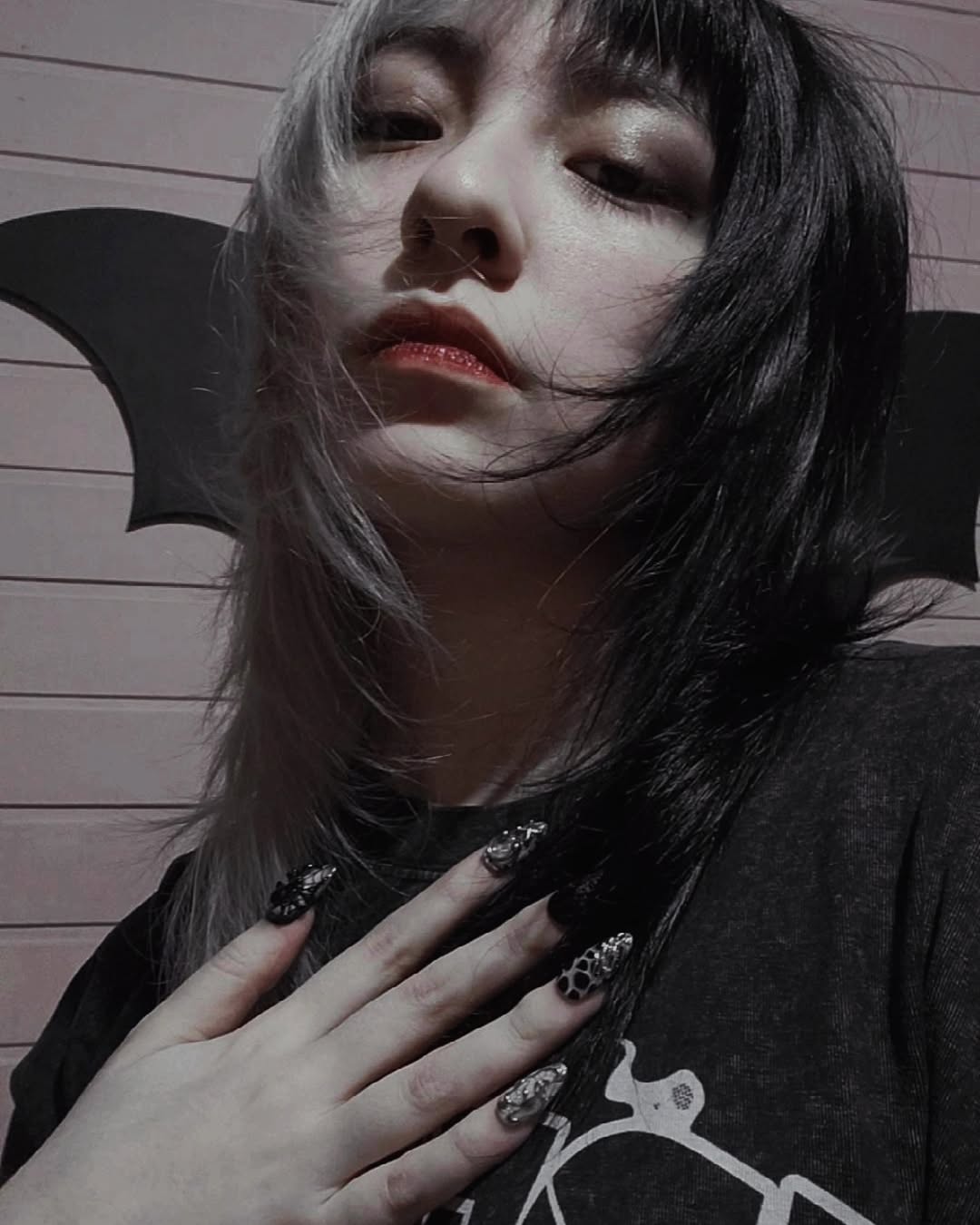 Apareci pra mostrar o cabelo novo (escolhi essa música porque achei que fazia sentido com a minha atual situação nessa rede). 🤙🕸

Unhas: @misticnails_ 
Cabelo: @salaomax.concept