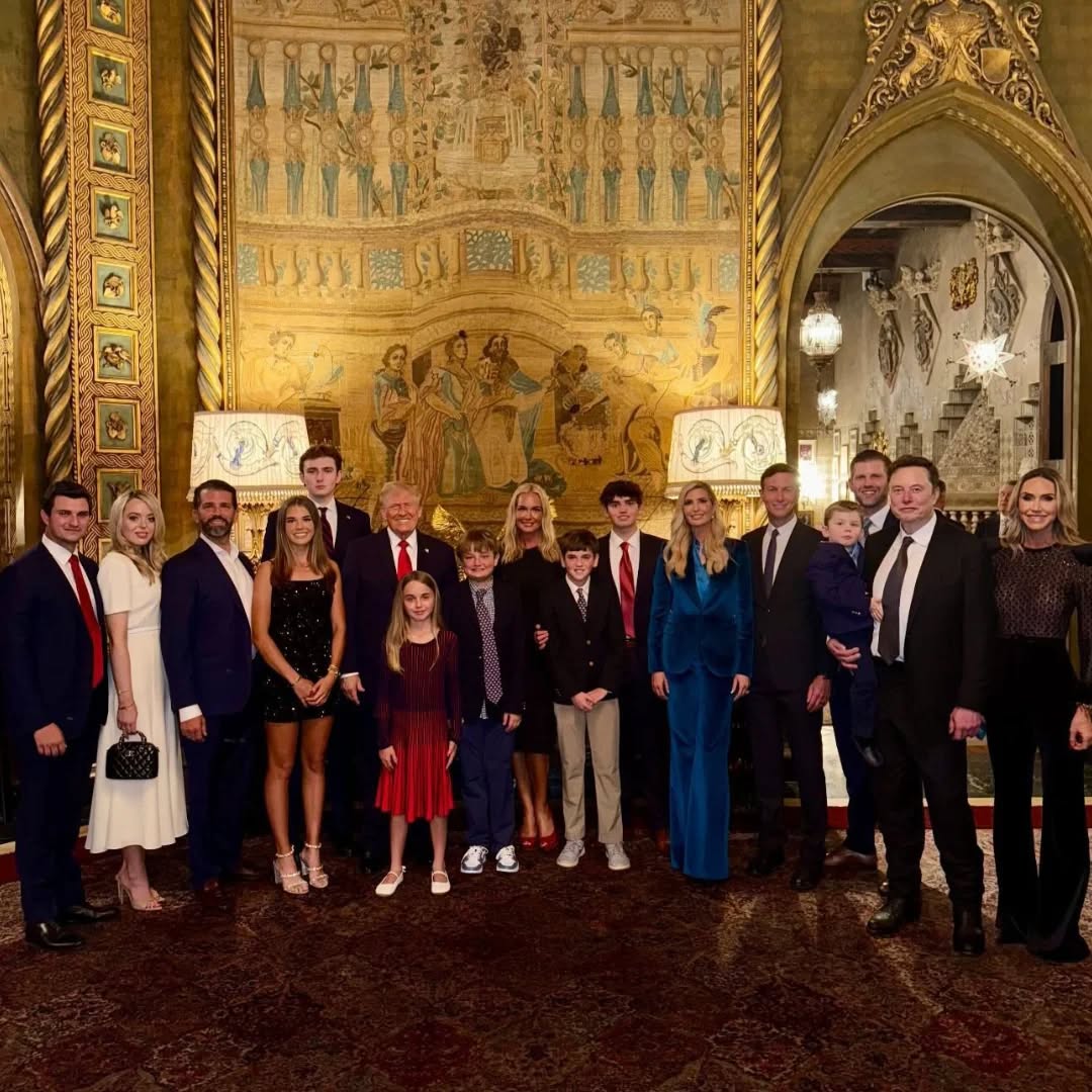 Most voted President in the history of the United States of America, 45th-47th President of the USA, billionaire Mr. Donald J. Trump. Kushner Trump family. Boulos Trump family. (My friend and sister, Kai Madison Trump ❤️ ). "The richest human being on the planet, billionaire Mr. Elon Musk". Presidente mais votado na história dos Estados Unidos da América, 45º-47º Presidente dos EUA, o bilionário Sr. Donald J. Trump. Família Kushner Trump. Família Boulos Trump. (Minha amiga e irmã, Kai Madison Tr
