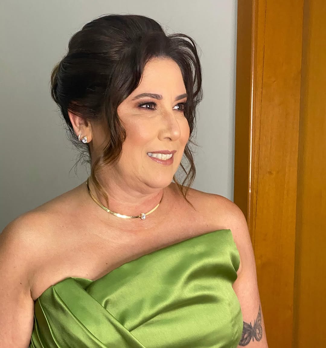 Uma make super elegante para aquela cliente especial demais! @morgan.alcilene 
Cabelo: @jomara.reisgomes 

#makeformatura #maquiagem #goiania #maquiagemcasamento #makeclassica