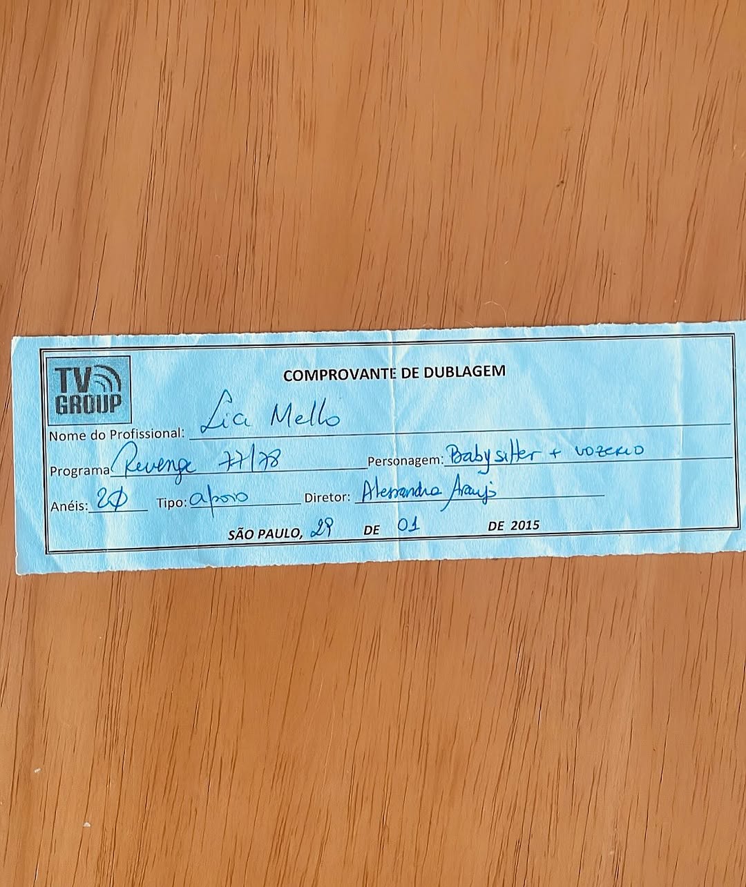 Hoje, dia 29 de Janeiro de 2025, eu completo 10 anos de dublagem! 🎉 Nesta mesma data, em 2015, eu entrava no estúdio da @alearaujodub pela primeira vez que não pra fazer estágio, mas pra colocar a minha voz em uma série pra TV. Desde então, eu só tenho a agradecer por cada oportunidade nova, por cada experiência, vozerio, pontinhas, coadjuvantes e protagonistas que passaram pela minha vida e por cada profissional e amigo que vamos fazendo pelo caminho. A dublagem é a profissão que me sustenta, 