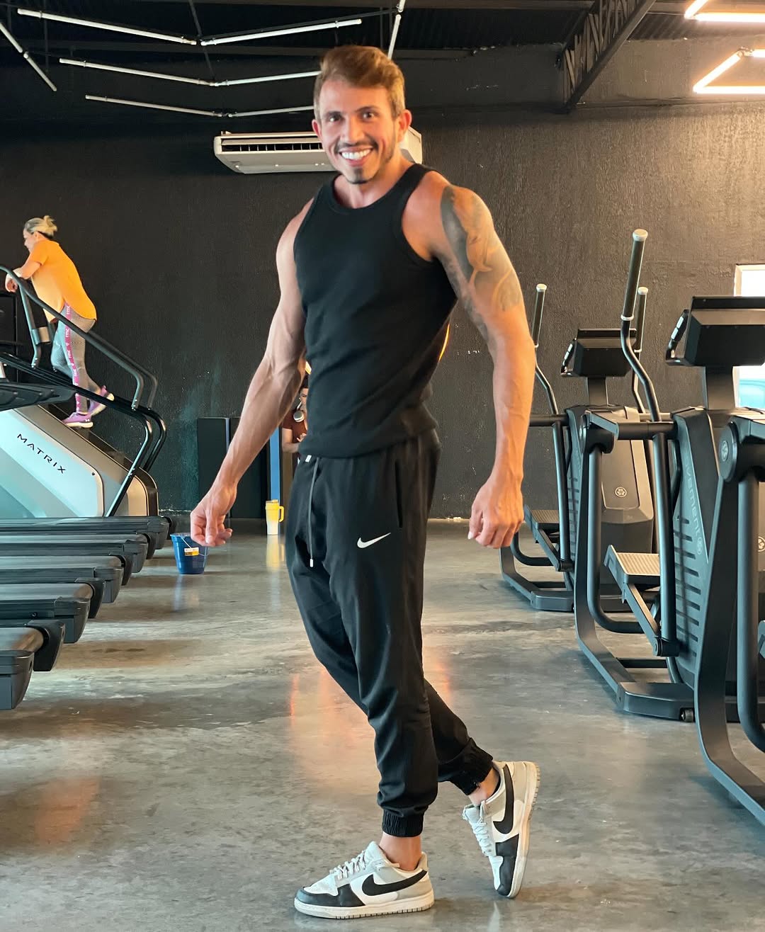 “Luz por dentro, força por fora. E de preto, porque meu treino é sério!” #treinopersonalizado #musculação #vidafitness💪 #manausamazonasbrasil #lookpreto