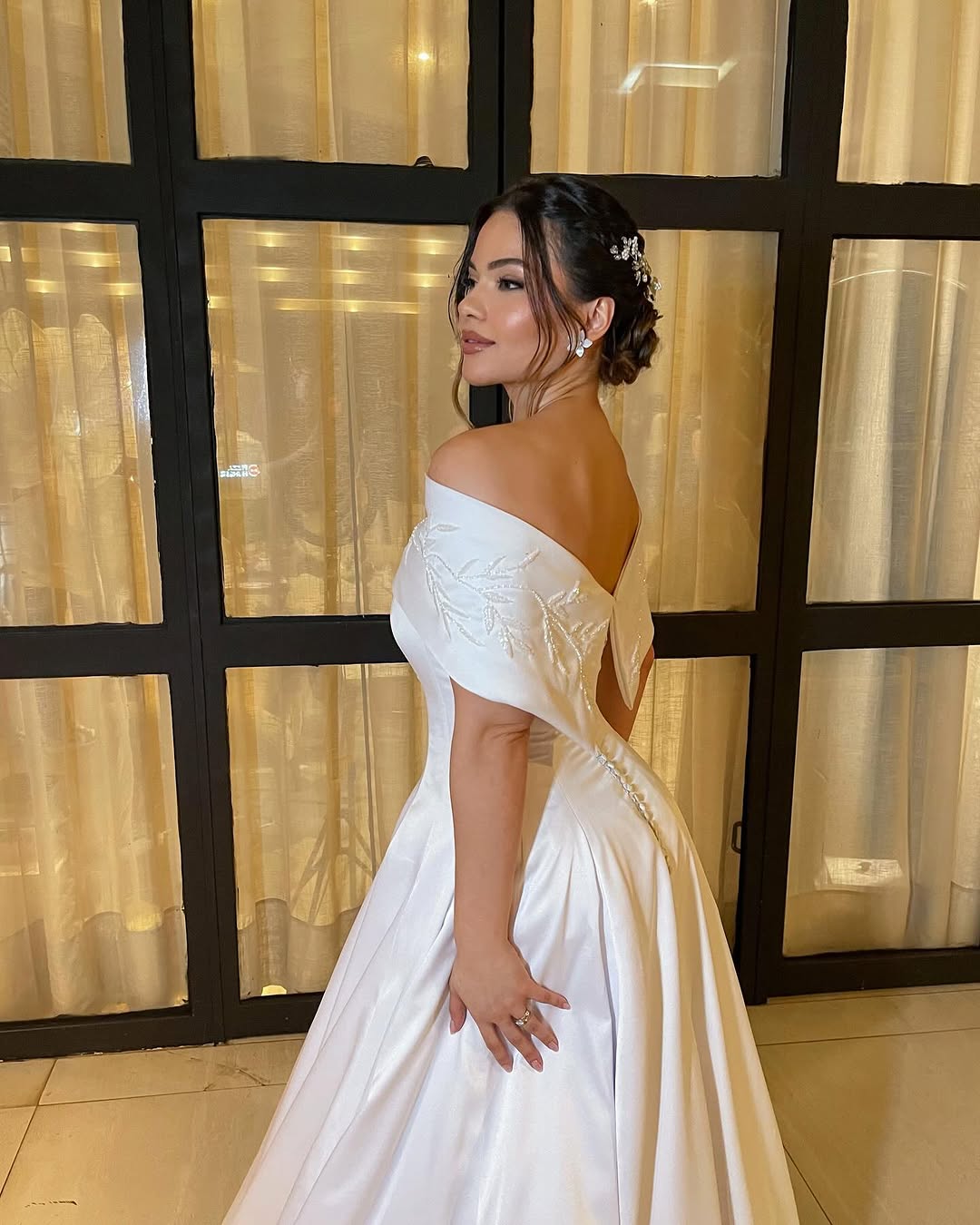 Esse é um daqueles vestidos que a gente queria ficar olhando pra ele a todo instante 🥹🤍

Ainda sobre esse dia inesquecível com @silvanianoivasefestas 

#noivas #noiva #vestidodenoiva #dress #bride #bridetobe #dresses #dresses