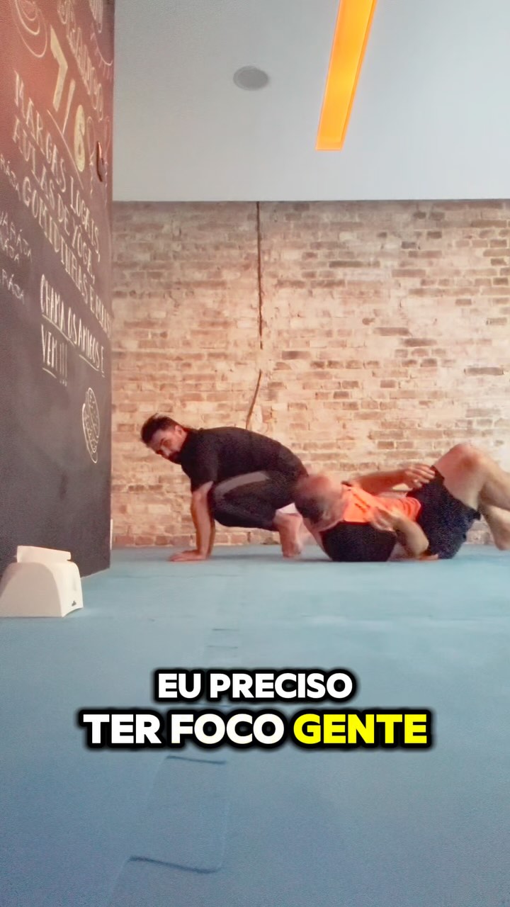 Monaters, vcs me pedem sempre sobre a tal “Seita Yoga” que eu participo… então eu resolvi gravar um dia desses uma aula completa de 3O minutos e mostrar um pouquinho pra vcs…
Sabe o que é o mais legal no Yoga? Vc pode praticar a mesma aula com outros colegas mais avançados que vc, pq é um exercício “seu consigo mesmo”! Fez sentido? Não importa, assim que você tiver essa experiência vc vai entender o que eu quis dizer 🥰 
Outra coisa… isso aqui não é publi! É uma dica mesmo de algo que tem transf