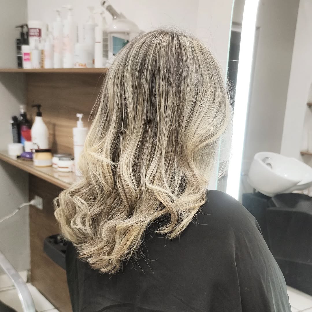 Sunset Blondhair. 🤩

#haircolour #hairfashion #loirosaudável #loirodivo #loiroplatinado #loirotop #loiroblond #loiroluxo #mechasloiras #mechas #mechasbalayage #mechasblond #insta #instalike #instahair #instahaircolor #instablond #instablonde #cabello #viral #cabelobrasileiro #mechascalifornianas #loiromanteiga #loirosdivos #loiros #loiras #loirobege #blodhair #saopaulo #brasil