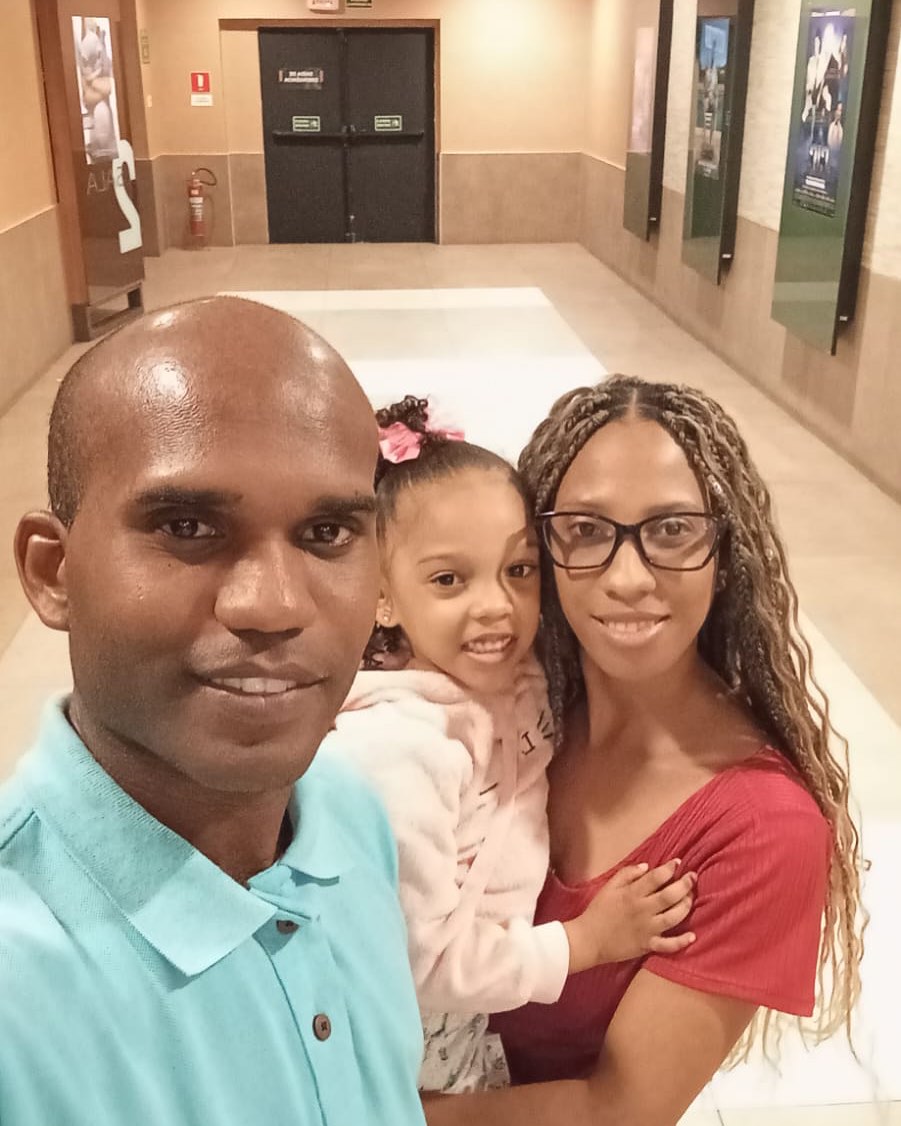 Entre risos e pipocas, um dia perfeito em família🥰
Com eles, cada momento se torna especial❤️