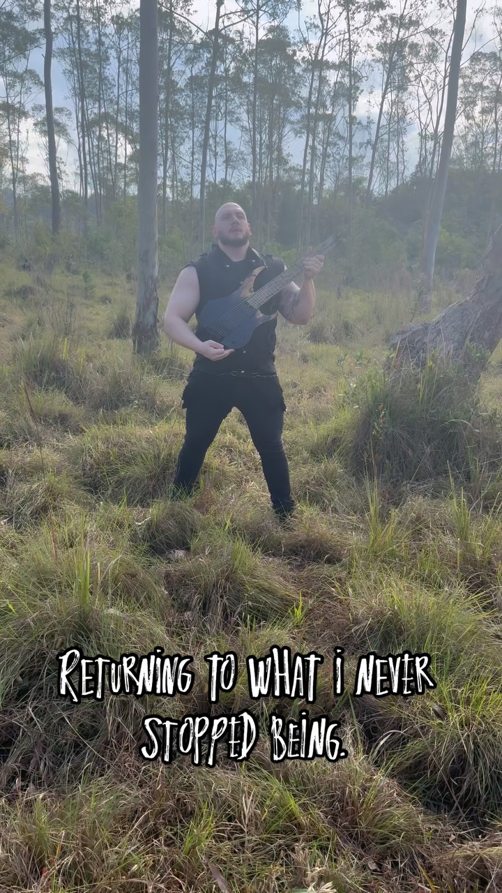 🇧🇷Há silêncios que gritam.
E há vontades que, mesmo adormecidas, nunca morrem.
O palco não é um lugar. É uma necessidade.
Onde as palavras falham, riffs e solos dizem tudo.
E eu… estou voltando ao que nunca deixei de ser.

⸻

🇬🇧Some silences scream.
And some desires, though asleep, never die.
The stage is not a place. It’s a necessity.
Where words fall short, riffs and solos say it all.
And I… am returning to what I never stopped being.
#Guitarra #MetalModerno #Djent #ShredGuitar #GuitarPlay