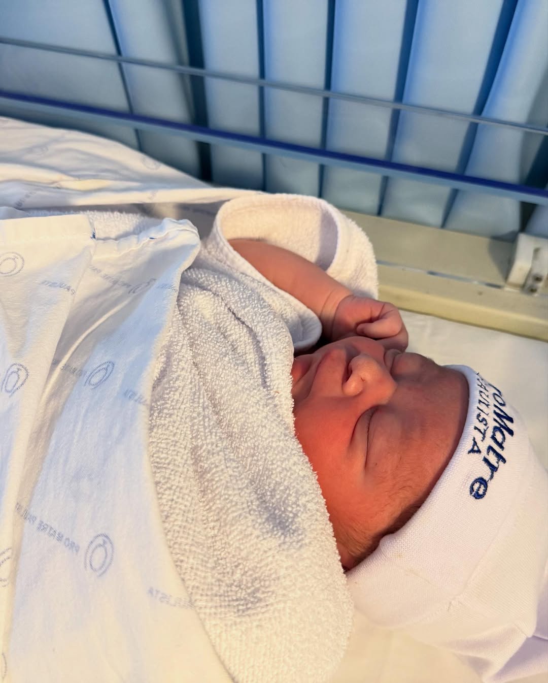 “A mulher será salva pela maternidade” (1 Timóteo 2:15). 
Minha família, Minhas meninas 💖💖
23.07.2025 nasceu meu segundo grande amor ❤️