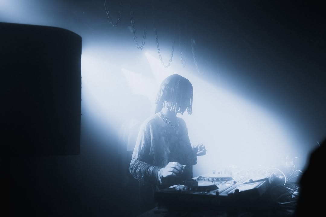 July was sweet like a dream 🪽✨magic moments with my kiutt friends and music that echoes deep inside. Now we glide into august dancing at Amsterdam Pride w @losanglescollective x @theplanet.queer on saturday, and then the journey continues in Berlin, Hamburg y London again

I’m preparing my heart cause we’re heading into the final stretch of this beautiful ride through Europe & UK, what a journey it’s been… o bagulho é loko memoooo

02.08 @losanglescollective x @theplanet.queer (Amsterdam)
09.08