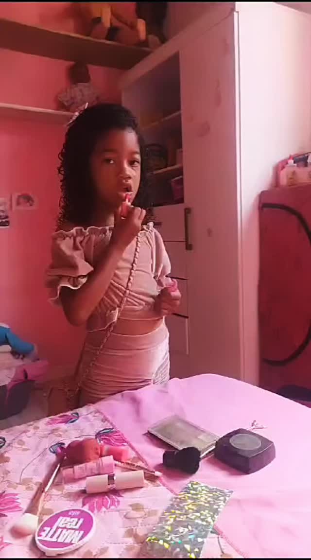 O tempo passa rápido demais ❤️❤️

.
.
.
.
.
.
.
.
.
#maquiagem #meninadelaço #cachosperfeitos #verão #novakids