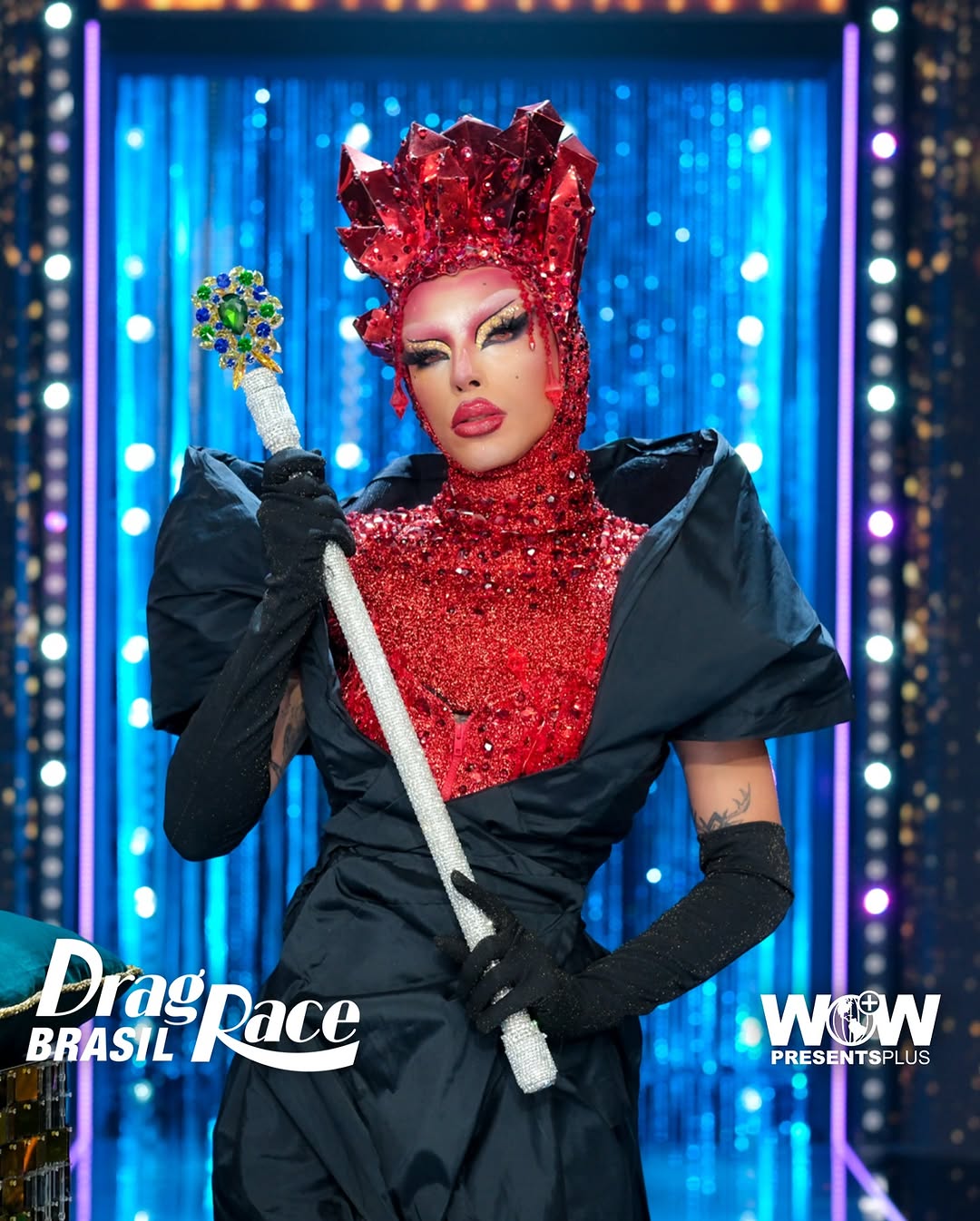 É O QUE CARAI? 👑 Já disponível só no @wowpresentsplus – ConGRAGulations para Ruby Nox, a vencedora da 2ª temporada de Drag Race Brasil, a Próxima Drag Superstar Brasileira! OBRIGADO a todas as nossas queens, elenco e equipe por uma temporada realmente LENDÁRIA. 🥹💕

👑🏆 Chegou a hora da verdade na Grande Final da 2ª temporada de Drag Race Brasil, já disponível no WOW Presents Plus.

🇧🇷 @dragracebr temporada completa já disponível no @wowpresentsplus no mundo todo

💬🌎 A 2ª temporada de #Dr