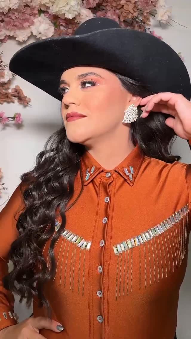 Foca nessa produção e nesses acessórios! 🥹🥰

#rodeio #sertanejo #agrogirl #trestambores #countrygirl #makeup #umcowboymaluco