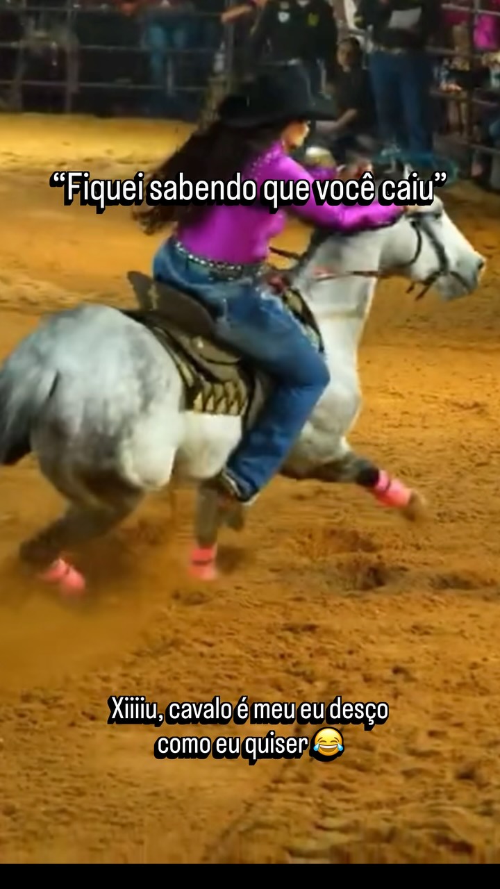 Só vi areia e o roxo na perna depois 🫣😂 

Agora a gente ri, mas na hora foi um desespero. Obrigada meu Deus e nossa senhora pelo livramento 🙏🏼🥹

#rodeio #agro #trestambores #tombo #humor #expo #cowgirl #cavalo